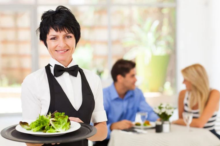 A Business Lesson from Our Server at Texas Roadhouse - Shawna Suckow, The Buyer Insider